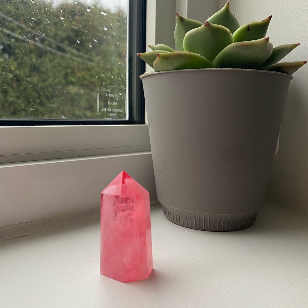 House decoration ~ Single small bright pink and white tower crystal 💗🤍